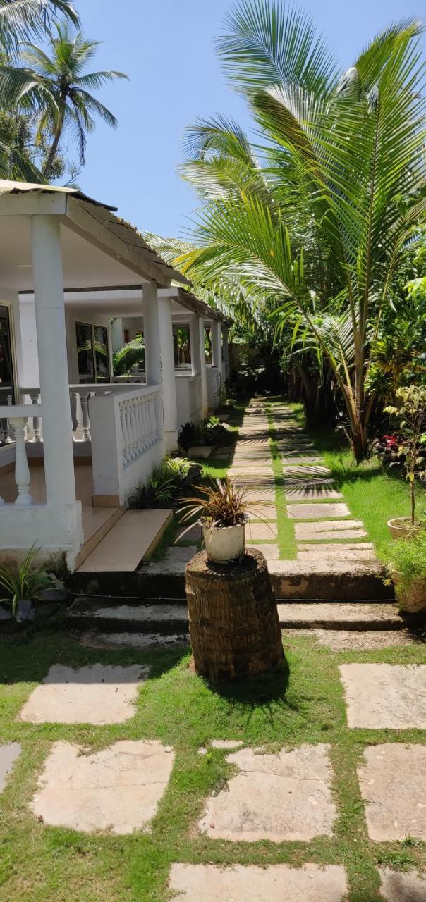 La Riviere Hotel Morjim Luaran gambar