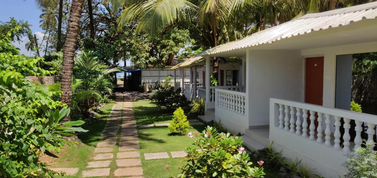 La Riviere Hotel Morjim Luaran gambar